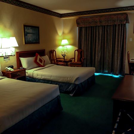 Days Hotel Tagaytay Tagaytay City Bagian luar foto