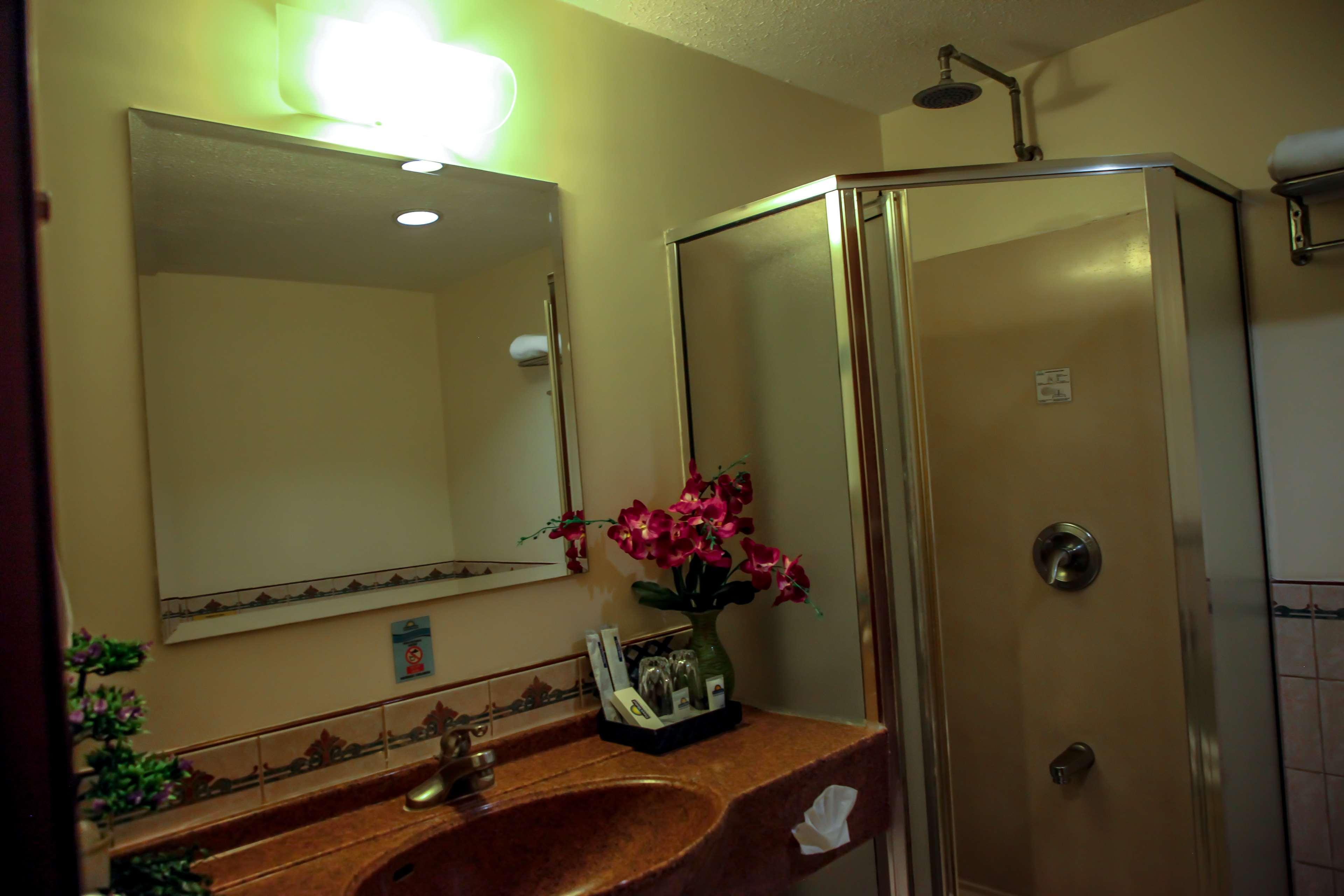 Days Hotel Tagaytay Tagaytay City Bagian luar foto