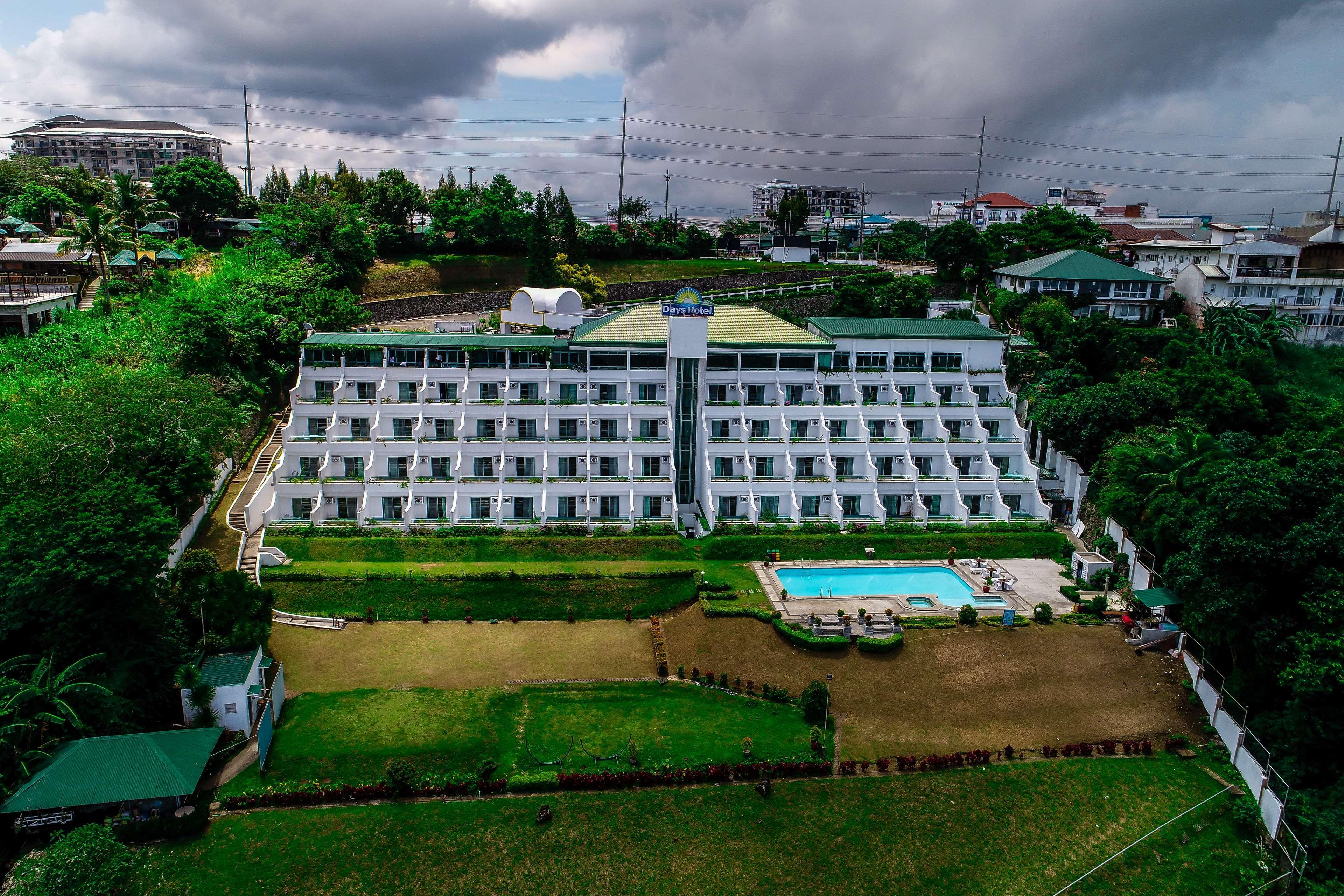 Days Hotel Tagaytay Tagaytay City Bagian luar foto