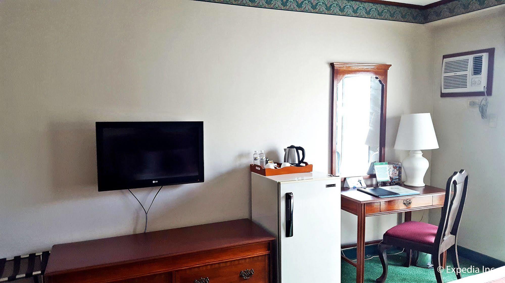 Days Hotel Tagaytay Tagaytay City Bagian luar foto