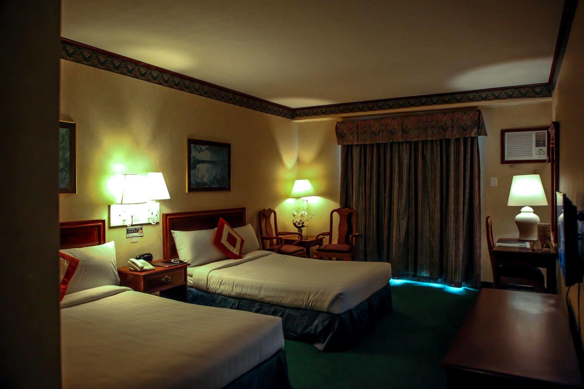 Days Hotel Tagaytay Tagaytay City Bagian luar foto