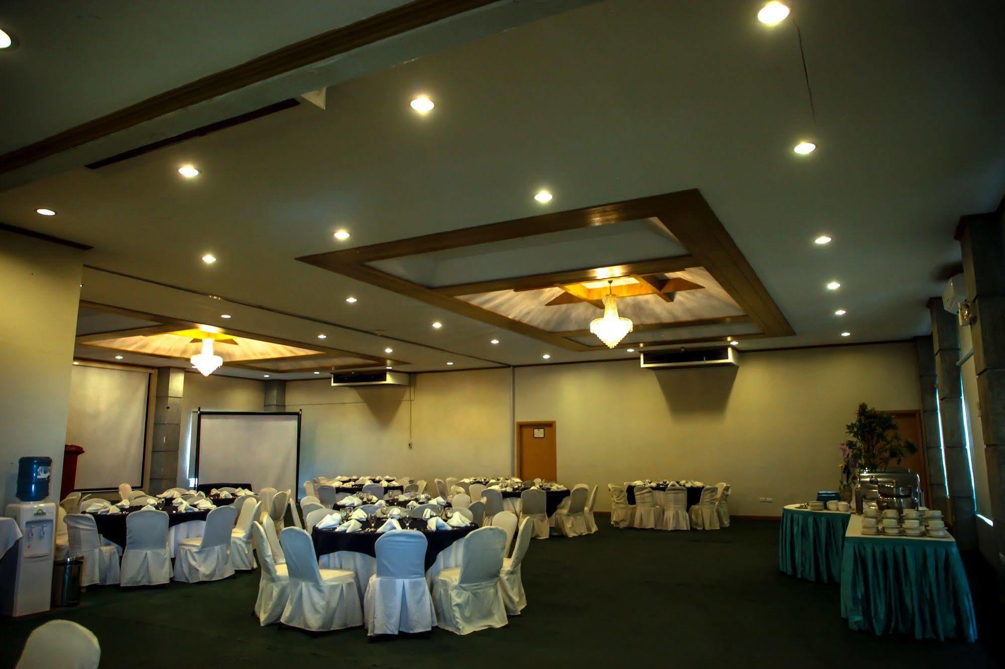 Days Hotel Tagaytay Tagaytay City Bagian luar foto